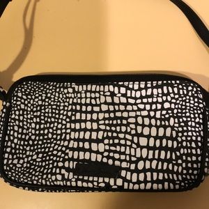 VERA BRADLEY BLACK & WHITE PURSE